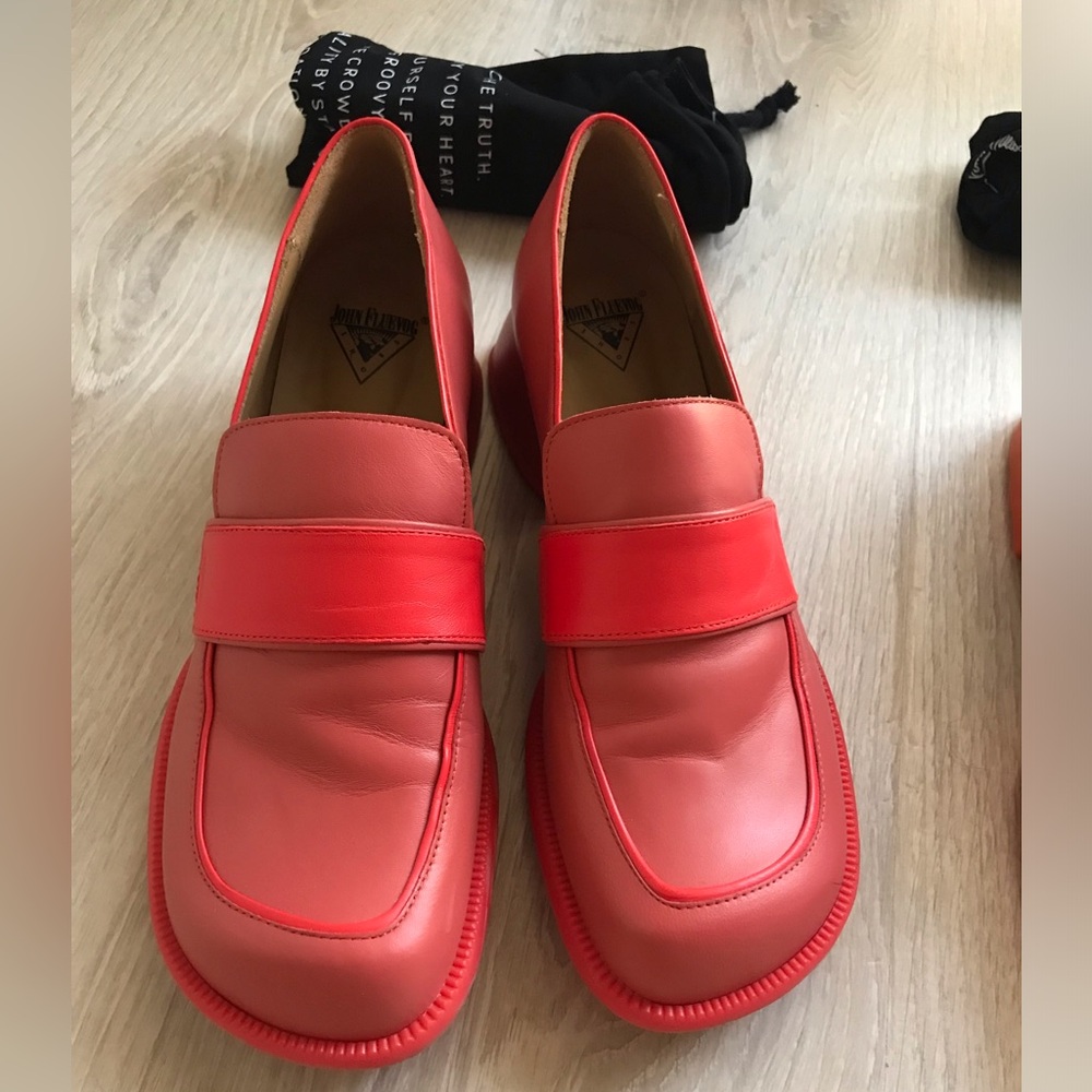 FLUEVOG- mod ‘Shelly’ in sherbet orange size 8